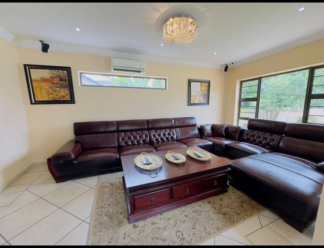 4 BEDROOM HOUSE FOR SALE IN LA LUCIA